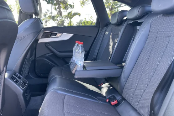 interieur vehicule chauffeur vtc a la reunion et aeroport roland garros