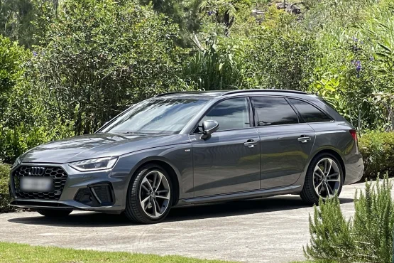 vehicule vtc prestige audi a4 grise de 1 a 4 passagers a la reunion